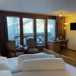 Alpenhof מלון 3*